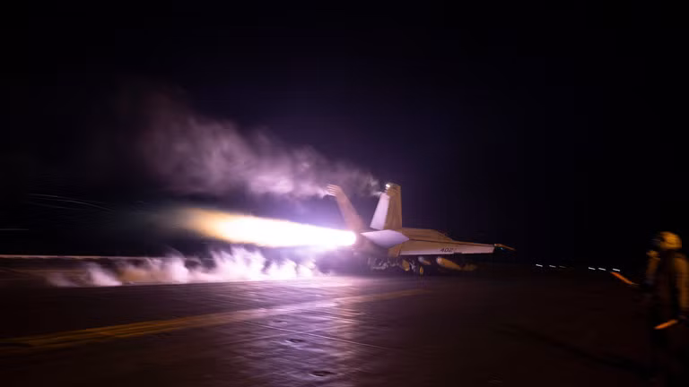 Lực lượng Bộ Tư lệnh Trung ương Hoa Kỳ cùng với Lực lượng Vũ trang Anh tiến hành các cuộc tấn công các mục tiêu của Houthi tại các khu vực do phiến quân kiểm soát ở Yemen vào ngày 22/1. (Ảnh: CENTCOM/AFP)