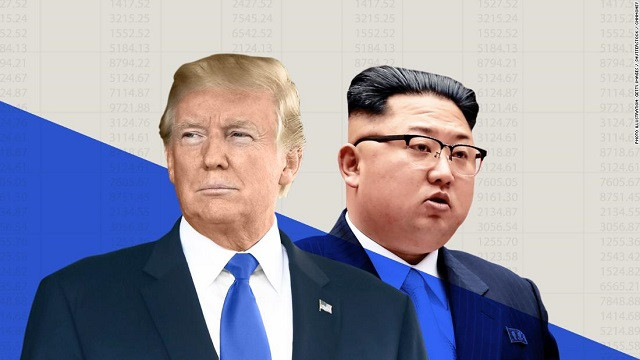 Tổng thống Trump (trái) và lãnh đạo Kim Jong-un