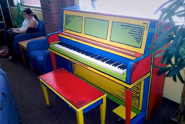 Cuộc sống ở trường học sẽ hấp dẫn hơn với cây đàn piano này