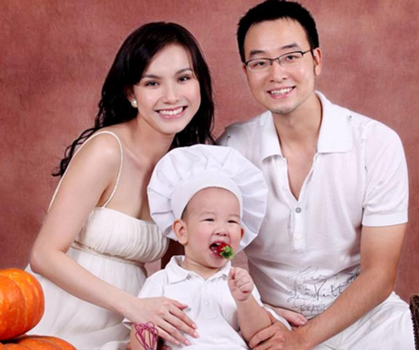 Từ khi hạ sinh cậu con trai kháu khỉnh, Thùy Lâm cũng hạn chế xuất hiện ở chốn đông người. Từ khi hạ sinh cậu con trai kháu khỉnh, Thùy Lâm cũng hạn chế xuất hiện ở chốn đông người.