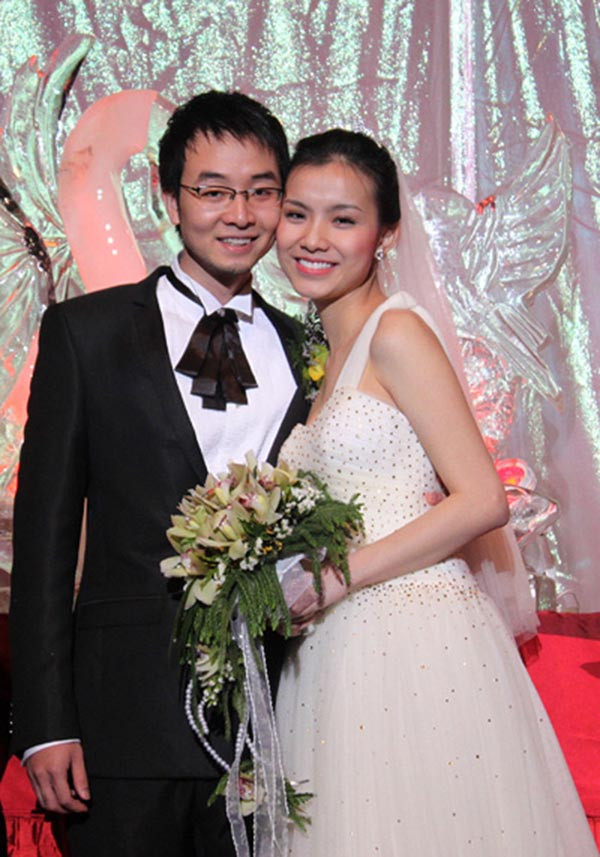 Đến năm 2010, Thùy Lâm bất ngờ lên xe hoa với tiến sĩ kinh tế Anh Tuấn trong sự tiếc nuối của nhiều người. Đến năm 2010, Thùy Lâm bất ngờ lên xe hoa với tiến sĩ kinh tế Anh Tuấn trong sự tiếc nuối của nhiều người.
