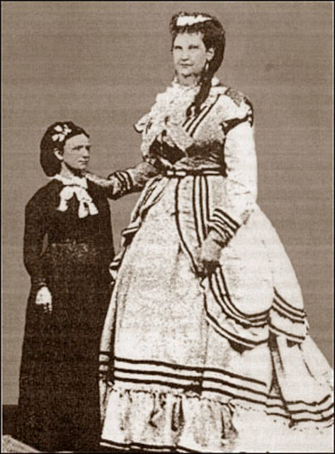 Cuộc hôn nhân đầy nước mắt của cặp vợ chồng cao nhất thế giới ảnh 2 cuoc hon nhan day nuoc mat cua cap vo chong cao nhat the gioi - 2