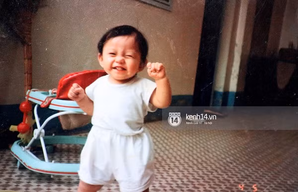 Những hình ảnh ngộ nghĩnh, đáng yêu của Lý Hoàng Nam khi mới chập chững biết tập đi.