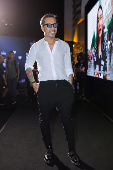 Hoa hau Thuy Dung dien mot bra-top di xem thoi trang - Anh 12