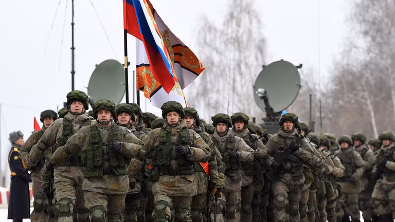 Quân nhân Nga diễu hành sau khi kết thúc cuộc tập trận của lực lượng gìn giữ hòa bình CSTO tại Cộng hòa Tatarstan. (Ảnh: Sputnik)