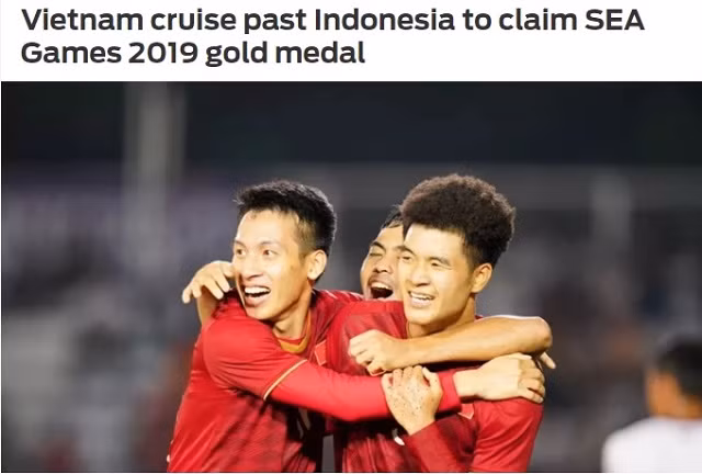 Hãng tin Foxsportasia đăng hình ảnh các cầu thủ Việt Nam vui mừng trong trận đấu quyết định với Indonesia.