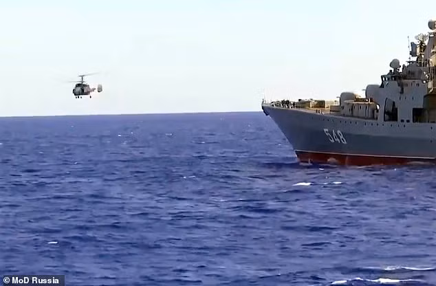 Video cuộc tập trận rầm rộ quy mô lớn của Nga trước thượng đỉnh Putin - Biden ảnh 5