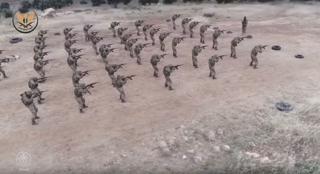 Hoạt động luyện tập của phiến quân nhằm bảo vệ căn cứ của mình