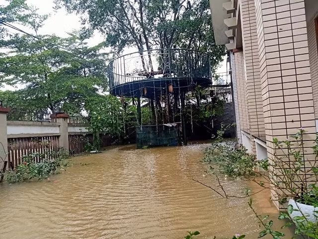 Hạ nguồn hồ Kẻ Gỗ bị nhấn chìm, Hà Tĩnh vội vã di dời hàng ngàn hộ dân ảnh 3