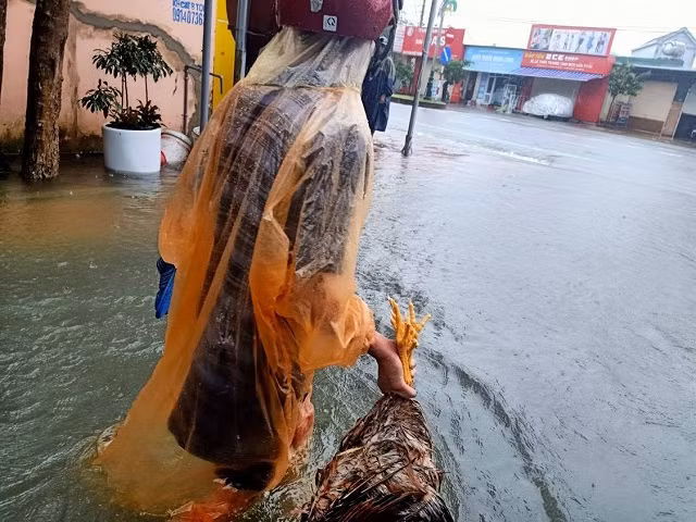 Hạ nguồn hồ Kẻ Gỗ bị nhấn chìm, Hà Tĩnh vội vã di dời hàng ngàn hộ dân ảnh 2