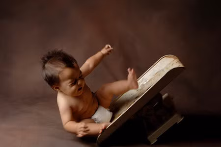 Cac buoc xu ly khi tre bi nga dap dau xuong dat chuan nhat cho me - Anh 1