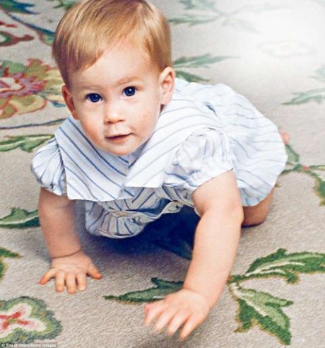Lần đầu công bố những hình ảnh thuở ấu thơ của hoàng tử William và hoàng tử Harry - Ảnh 2 Lan dau cong bo nhung hinh anh thuo au tho cua hoang tu William va hoang tu Harry - Anh 2