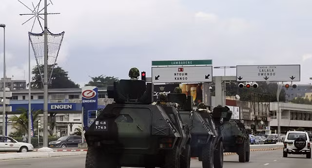 Quân đội Gabon trên đường phố