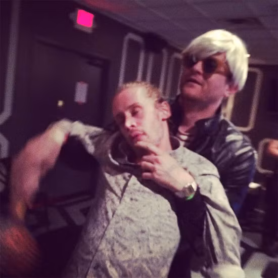 Macaulay đăng ảnh cuối tuần đi tour bên một thành viên ban nhạc.