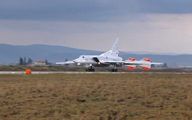 Máy bay ném bom Tu-22M3 của không quân Nga hạ cánh tại Syria.