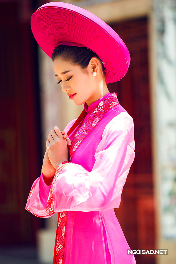 Khánh Vân lộng lẫy diện áo dài cưới hoàng hậu ảnh 1 Khánh Vân lộng lẫy diện áo dài cưới hoàng hậu ảnh 1
