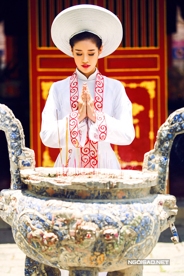 Khánh Vân lộng lẫy diện áo dài cưới hoàng hậu ảnh 7 Khánh Vân lộng lẫy diện áo dài cưới hoàng hậu ảnh 7
