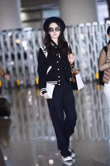 Dien bomber jacket sanh dieu nhu sao chau A - Anh 1