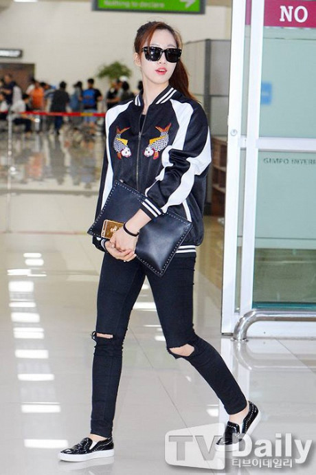 Diện bomber jacket sành điệu như sao châu Á - Ảnh 12 Dien bomber jacket sanh dieu nhu sao chau A - Anh 12