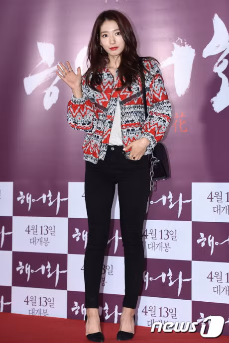 Dien bomber jacket sanh dieu nhu sao chau A - Anh 10