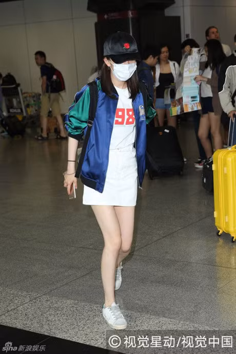 Dien bomber jacket sanh dieu nhu sao chau A - Anh 2