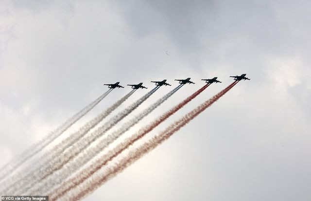 Màn trình diễn đẹp mắt của máy bay Nga