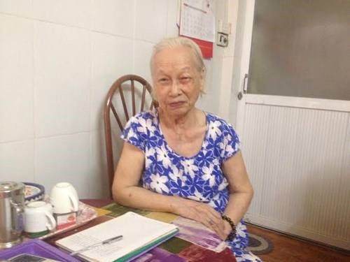 Cụ Lê Bích Châu (83 tuổi).