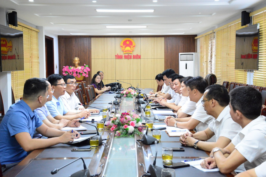 Đoàn công tác Tổng Công ty Điện lực miền Bắc làm việc với lãnh đạo UBND tỉnh Điện Biên.