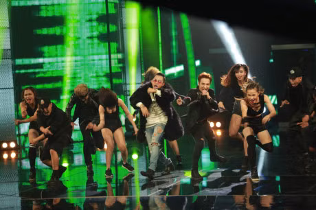 Hoan doi: La Thanh bat chuoc Son Tung mac ao long giua troi nong - Anh 4