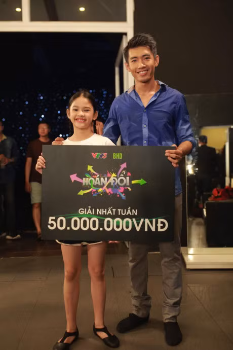 Hoan doi: La Thanh bat chuoc Son Tung mac ao long giua troi nong - Anh 6