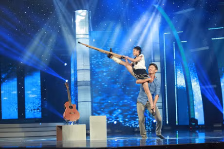 Hoan doi: La Thanh bat chuoc Son Tung mac ao long giua troi nong - Anh 5