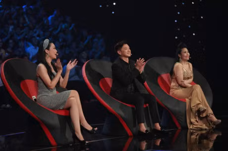 Hoan doi: La Thanh bat chuoc Son Tung mac ao long giua troi nong - Anh 2