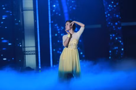 Hoan doi: La Thanh bat chuoc Son Tung mac ao long giua troi nong - Anh 7