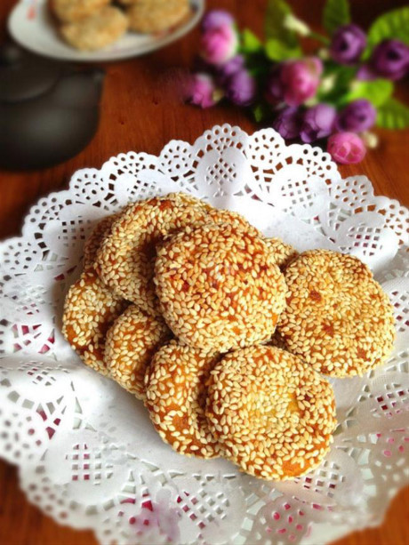 Tự làm bánh rán khoai lang bọc vừng chiên nóng hổi, thơm nức mũi - Ảnh 7 Tu lam banh ran khoai lang boc vung chien nong hoi, thom nuc mui - Anh 7