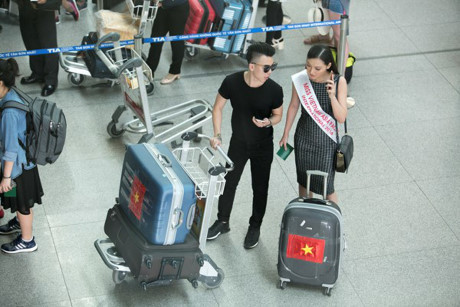 Chúng Huyền Thanh tiễn bạn thân đi thi Hoa hậu châu Á Thái Bình Dương - Ảnh 3 Chung Huyen Thanh tien ban than di thi Hoa hau chau A Thai Binh Duong - Anh 3