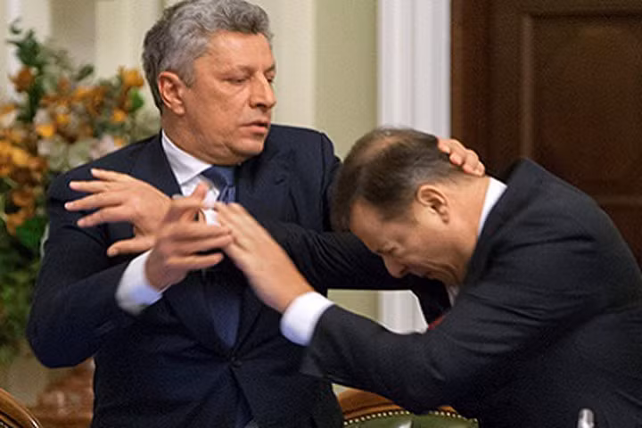 Nghị sĩ Ukraine ẩu đả dữ dội trong phiên họp của quốc hội