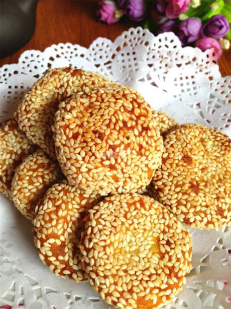 Tự làm bánh rán khoai lang bọc vừng chiên nóng hổi, thơm nức mũi - Ảnh 1 Tu lam banh ran khoai lang boc vung chien nong hoi, thom nuc mui - Anh 1