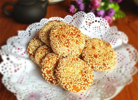 Tự làm bánh rán khoai lang bọc vừng chiên nóng hổi, thơm nức mũi - Ảnh 6 Tu lam banh ran khoai lang boc vung chien nong hoi, thom nuc mui - Anh 6