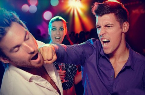 Kết cục bi thảm khi trốn vợ qua nhà cô hàng xóm