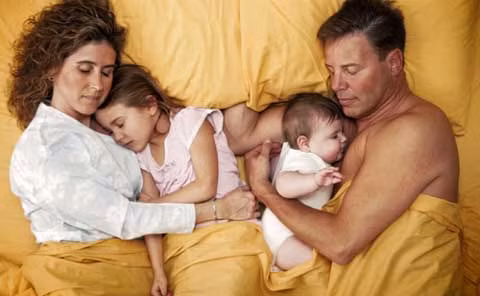 cha mẹ, nói đùa, trẻ nhỏ, yêu thương, tự ti, mặc cảm