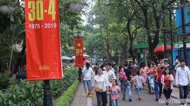 Đây là một trong những điểm đến quen thuộc, nhiều gia đình tại ngoại thành Hà Nội và các tỉnh lân cận đều đưa con em mình tới vui chơi, thăm thú. Tuy nhiên, sau nhiều năm, điểm tham quan vui chơi này vẫn không đầu tư thêm loài thú mới nào hay hạng mục vui chơi, giải trí mới lạ