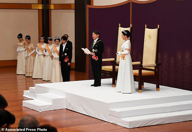 Ông Naruhito có bài phát biểu đầu tiên trên cương vị Nhật hoàng.