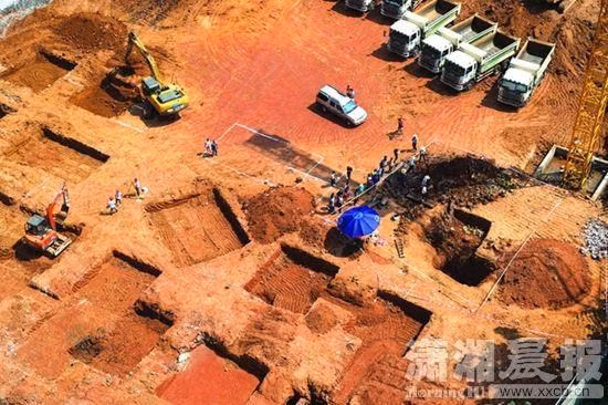 Hiện trường khai quật mộ cổ. (Nguồn: xxcb.cn)
