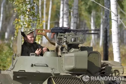 Cận cảnh xe chiến đấu của bộ đội Nga bị lật ngửa trong tập trận - Ảnh 11