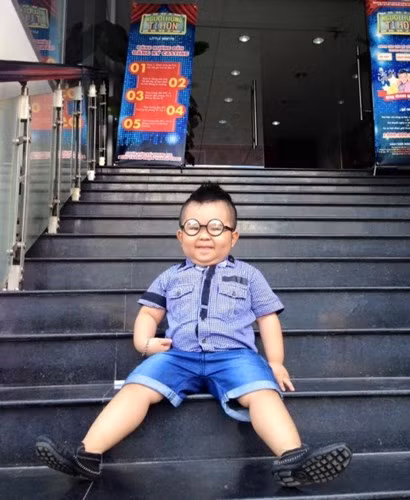 Cau be 4 tuoi dong fan nhat Viet Nam gay sot