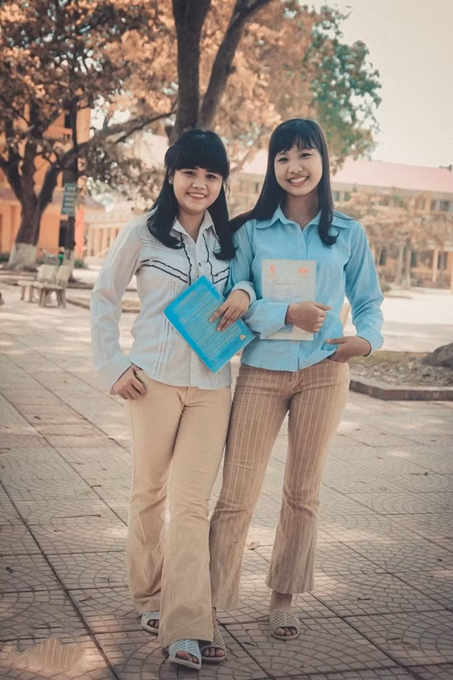 Từ trang phục cho đến phụ kiện đi kèm đều cho thấy sự chuẩn bị chu đáo, ý tưởng mới lạ của các cô gái. 5 bộ ảnh kỷ yếu vui, độc, lạ gây sốt dân mạng
