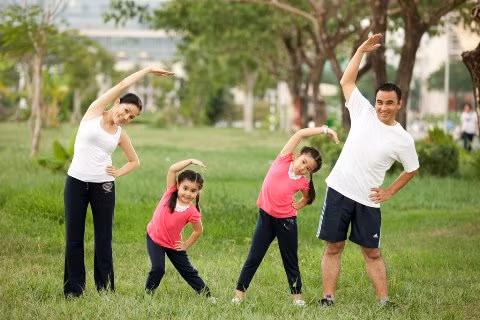 Thân thế giàu có của vợ MC Quyền Linh ảnh 3