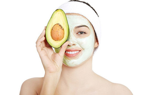 Quả bơ là loại nguyên liệu lý tưởng dành cho da mặt khô. mặt nạ đẹp da