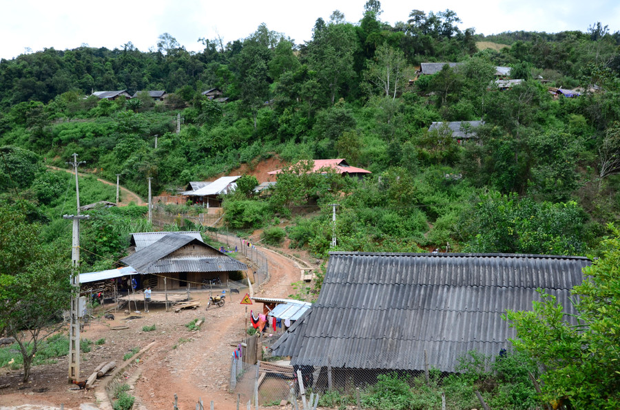 Đồng bào dân tộc thiểu số chủ yếu sinh sống tại các địa bàn vùng sâu, vùng xa, giáp biên, đời sống khó khăn.