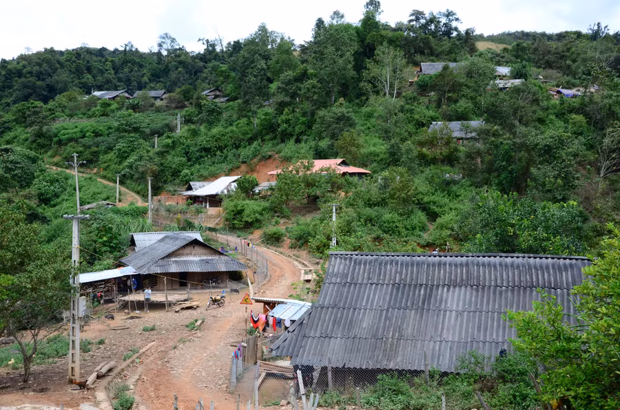 Đồng bào dân tộc thiểu số chủ yếu sinh sống tại các địa bàn vùng sâu, vùng xa, giáp biên, đời sống khó khăn.